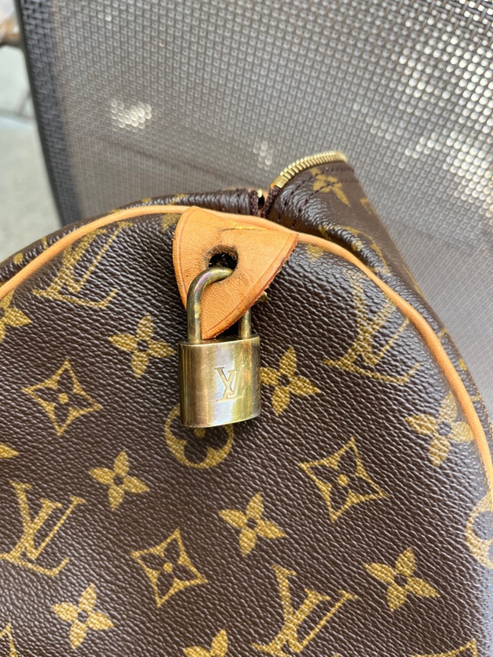 Louis Vuitton 40 CM Brown Monogram Beautiful with Lock - Picture 17 of 17